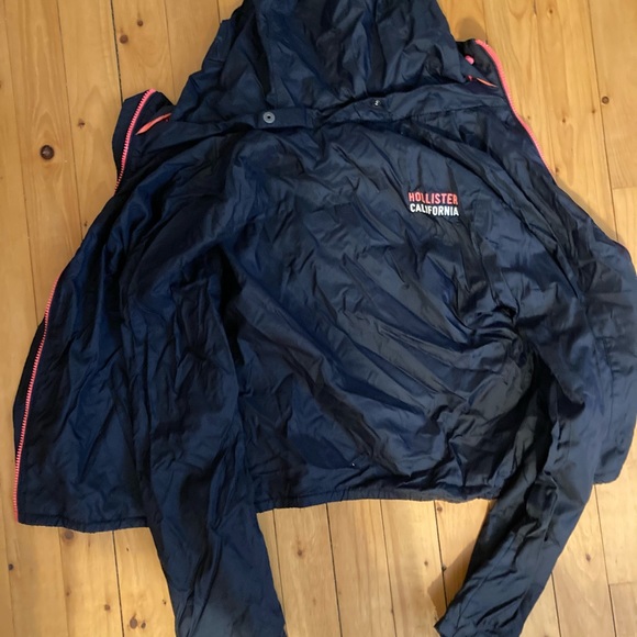 Hollister rain jacket - Picture 3 of 3